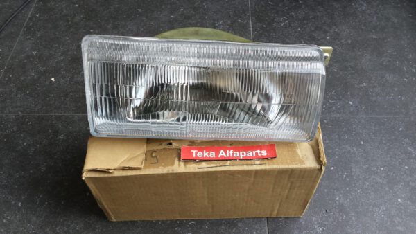 Nissan Datsun Sunny B12 Headlight Koplamp