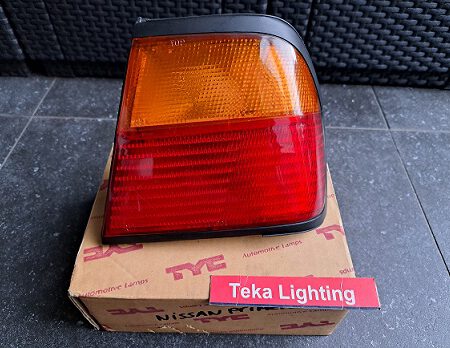 Nissan Primera P10 / 1993-1996 / Rücklicht / Tail light / Feu Arrière / TYC 11-1901-01-7B