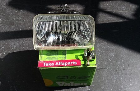 Ford Fiesta MK1 / Koplamp / Scheinwerfer / Headlight / Phare / Valeo 93820043