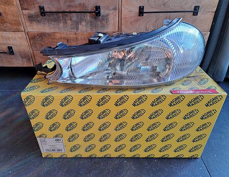 Ford Mondeo Mk2 / Koplamp / Scheinwerfer / Headlight / Phare / Magneti Marelli LPF482 710301098003 /Links