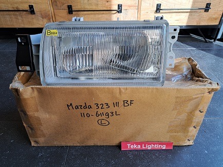 Mazda 323 III BF / Koplamp / Scheinwerfer / Headlight / Phare / Koito 110-61193L / 110-61194L Japan / 110-61191 Japan / Mazda BG6451045A