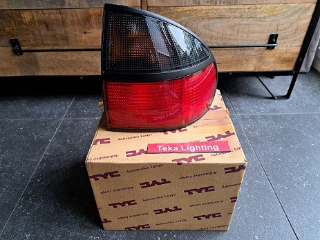 Renault Laguna I Hatchback (B56) / Achterlicht / Rücklicht / Tail light / Feu Arrière / TYC 11-0461-01-2 / TYC A461 / Rechts
