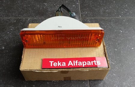 Nissan Cherry / Knipperlicht / Blinker / Turn Signal Indicator / Clignotant / Pinker / Nipparts J6111000 / IKI 3166 / Rechts