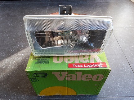 Peugeot 305 / Koplamp / Scheinwerfer / Headlight / Phare / Valeo 480262