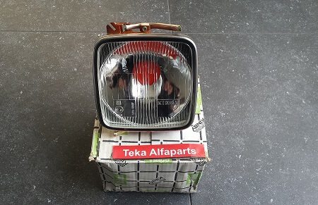 Seat 1430 / Koplamp / Headlight / Scheinwerfer / Phare / Valeo Kinby Faessa 93800233