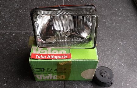 Seat Fura Type II / Koplamp / Scheinwerfer / Headlight / Phare / Valeo 061764 / Rechts