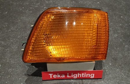 Mitsubishi Galant IV / Knipperlicht / Blinker / Turn Signal Indicator / Clignotant/ Koito 210-37558R / Rechts