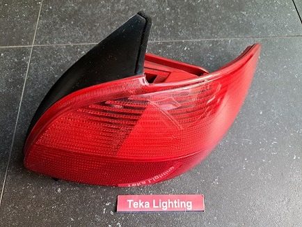 Peugeot 206 / Achterlicht / Rücklicht / Tail light / Feu Arrière / Axo Scintex 2531 / Rechts