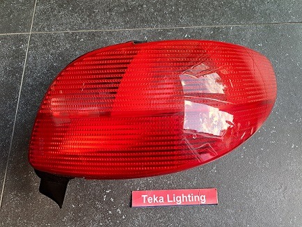 Peugeot 206 / Achterlicht / Rücklicht / Tail light / Feu Arrière / Axo Scintex 2531 / Rechts