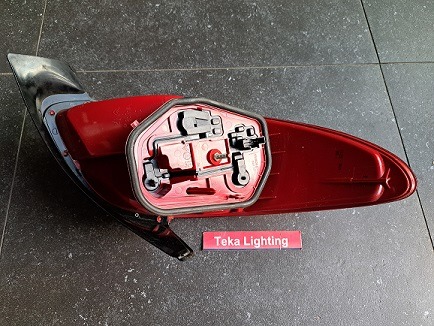 Peugeot 206 / Achterlicht / Rücklicht / Tail light / Feu Arrière / Axo Scintex 2531 / Rechts