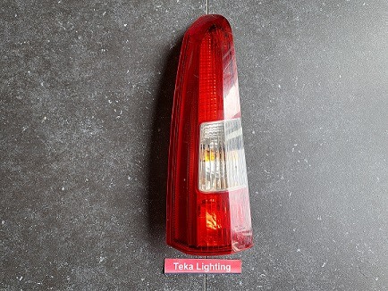Volvo V70 II / Volvo XC70 / Achterlicht / Rücklicht / Tail light / Feu Arrière / Hella 152848 / Links